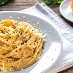 Ricotta francobolli cacio e pepe